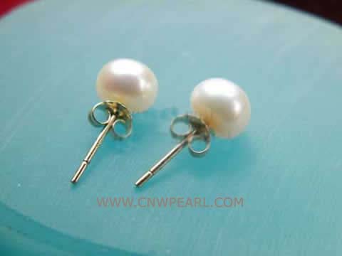 7-7.5mm white bread freshwater pearl stud earrings