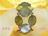 smooth-on-both-side 7-8mm khaki shells bracelet