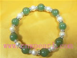 white 7-8mm freshwater pearl bracelet with green aventurine