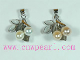 8.5-9mm cultured pearl pendant with leaf mounting
