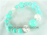 wholesale green gemstone bracelet with two lanterns in it